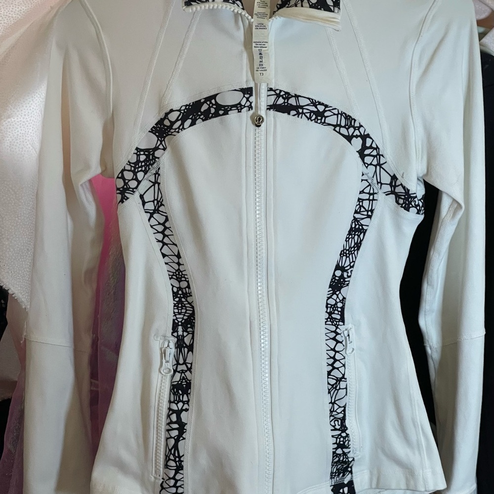 Guc Lululemon Athletica White and Black Ski Jacket with some holes